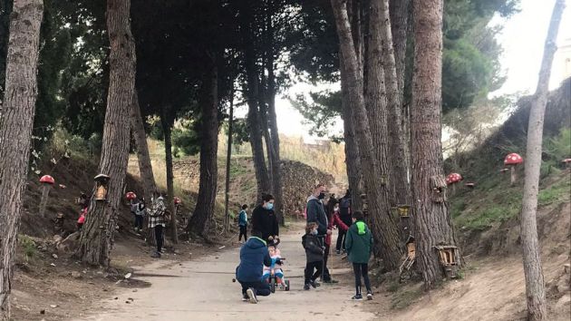 El aparcamiento cuenta con una capacidad de 80 plazas que, en fechas como esta Semana Santa, se ha visto sobrepasado El aparcamiento cuenta con una capacidad de 80 plazas que, en fechas como esta Semana Santa, se ha visto sobrepasado