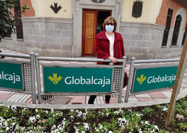 Paloma Salas en las vallas protectoras frente a la sede central de Globalcaja donde idearon poner publicidad Paloma Salas en las vallas protectoras frente a la sede central de Globalcaja donde idearon poner publicidad