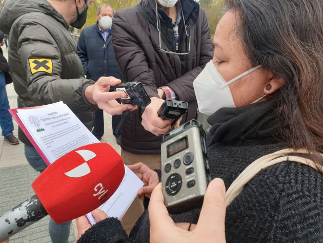 Sonia Ordóñez ha dado lectura al manifiesto con el que se ha presentado la Plataforma en Defensa del Arbolado Sonia Ordóñez ha dado lectura al manifiesto con el que se ha presentado la Plataforma en Defensa del Arbolado