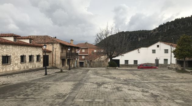 Plaza Mayor de Poyatos (Cuenca). Plaza Mayor de Poyatos (Cuenca).