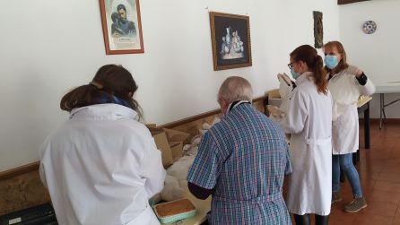 Voluntarias de Atalaya Intercultural preparan los menús en el comedor social Voluntarias de Atalaya Intercultural preparan los menús en el comedor social