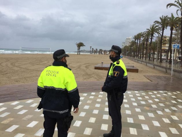 Las playas, vacías y libres de botellones en esta Santa Faz Las playas, vacías y libres de botellones en esta Santa Faz