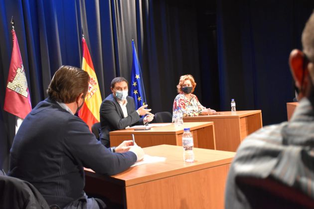 El presidente y la alcaldesa en su encuentro con representantes del agua El presidente y la alcaldesa en su encuentro con representantes del agua