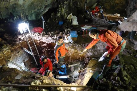 Excavación en Cueva Mayor en los yacimientos de Atapuerca Excavación en Cueva Mayor en los yacimientos de Atapuerca