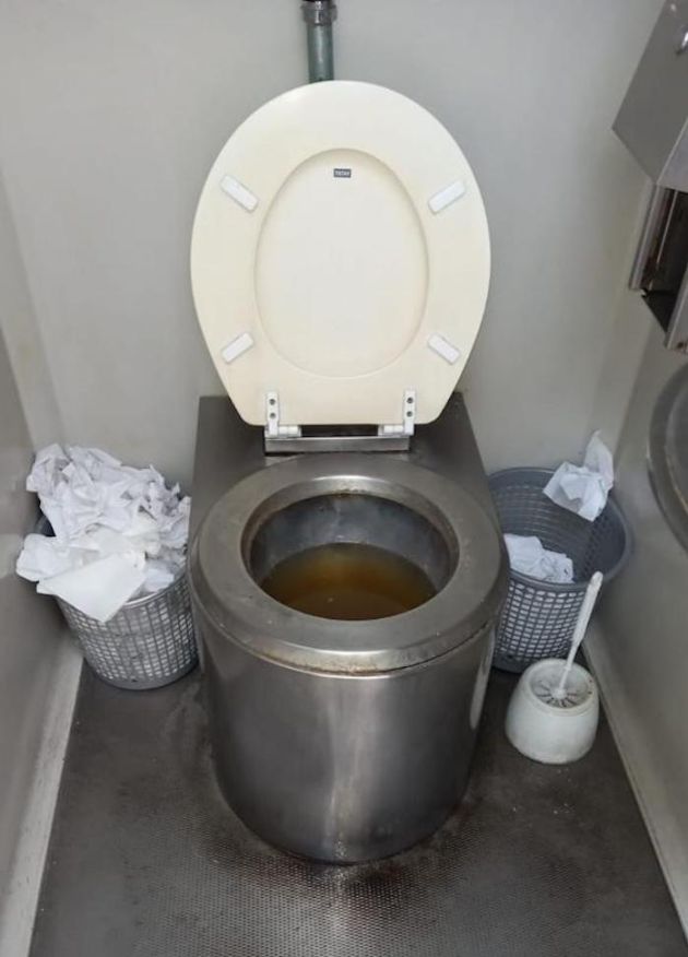 Estado de los urinarios de los conductores de la EMT de València Estado de los urinarios de los conductores de la EMT de València