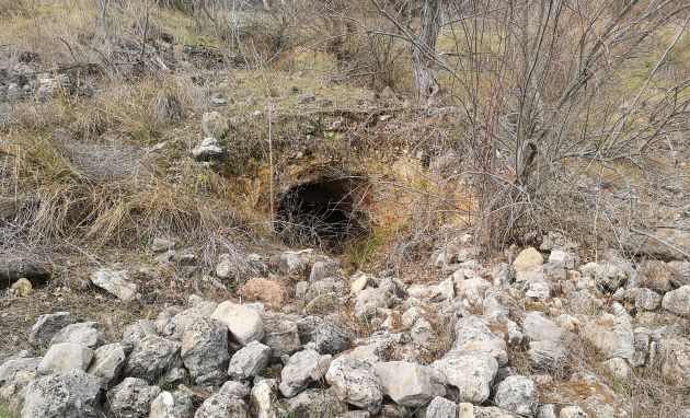 Restos de antiguas cuevas del vino. Restos de antiguas cuevas del vino.