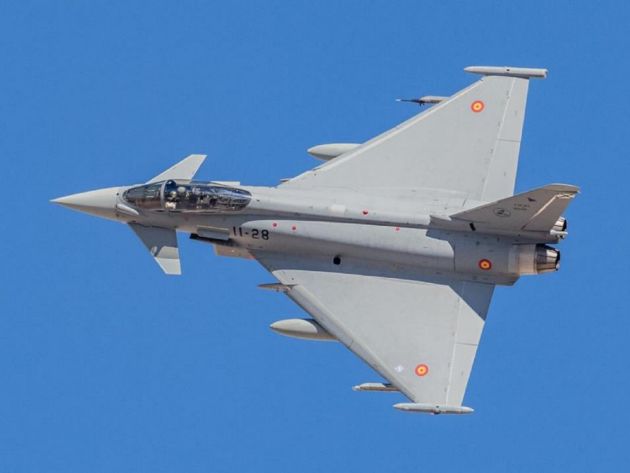 Un Eurofigther en pleno vuelo. Un Eurofigther en pleno vuelo.