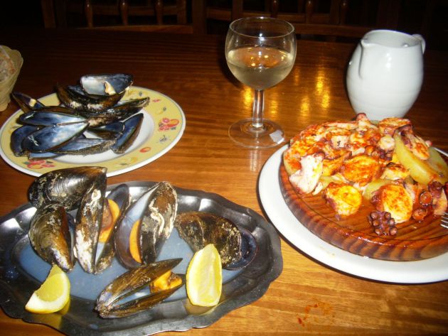 Mejillones, pulpo y Ribeiro en La Coruña Mejillones, pulpo y Ribeiro en La Coruña