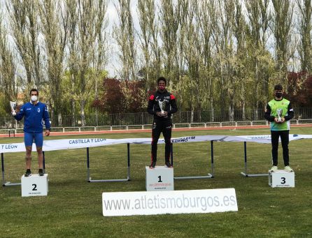 Podio masculino, con el Atletismo Numantino como campeón. Podio masculino, con el Atletismo Numantino como campeón.