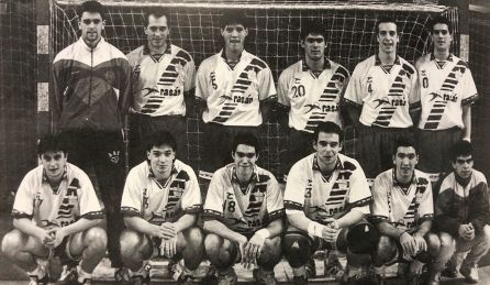 Imagen de una de las alineaciones de la J.D. Arrate, extraída del libro de Juan Carlos Elorza sobre el cincuentenario del desaparecido club Imagen de una de las alineaciones de la J.D. Arrate, extraída del libro de Juan Carlos Elorza sobre el cincuentenario del desaparecido club