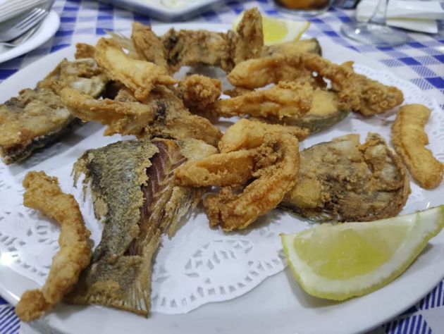 Dorada y chocos fritos Dorada y chocos fritos