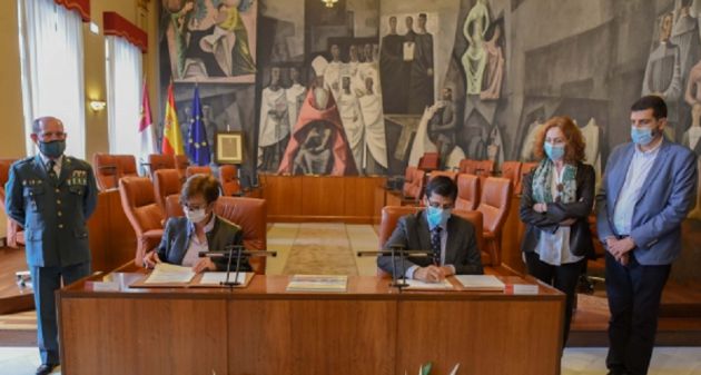 María Gámez, directora general de la Guardia Civil y Jose Manuel Caballero, presidente de la Diputación de Ciudad Real en el acto de la firma del convenio María Gámez, directora general de la Guardia Civil y Jose Manuel Caballero, presidente de la Diputación de Ciudad Real en el acto de la firma del convenio
