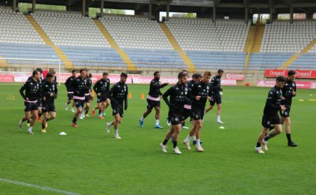 La plantilla trabajó al completo este jueves en el Reino de León La plantilla trabajó al completo este jueves en el Reino de León