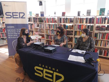 Yolanda Gómez de la Biblioteca responsale de la municipal de Santander y Ana Ara Escagedo bibliotecaria en la Biblioteca de los Corrales de Buelna. Yolanda Gómez de la Biblioteca responsale de la municipal de Santander y Ana Ara Escagedo bibliotecaria en la Biblioteca de los Corrales de Buelna.