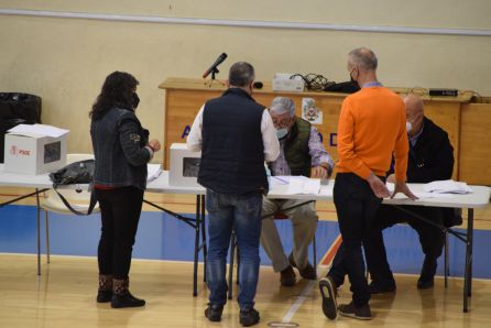 Momento de la asamblea en el que se cuentan las votaciones. Momento de la asamblea en el que se cuentan las votaciones.