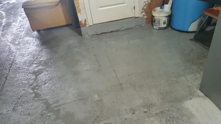 Estado del bajo de una de las viviendas, tras ser desalojada el agua Estado del bajo de una de las viviendas, tras ser desalojada el agua