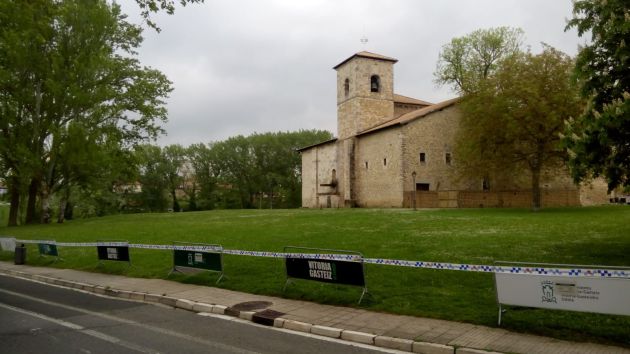 Unas vallas impiden el acceso a las campas de Armentia Unas vallas impiden el acceso a las campas de Armentia