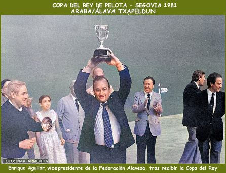 vicepresidente Aguilar con la Copa del Rey vicepresidente Aguilar con la Copa del Rey