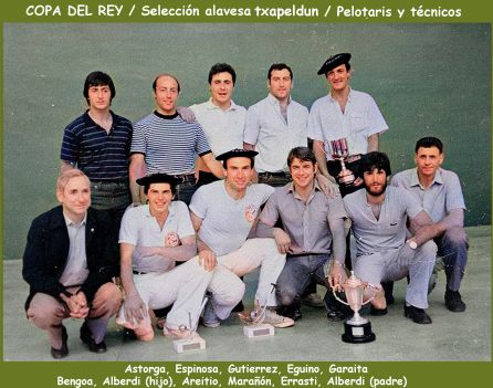 La selección alavesa con los trofeos La selección alavesa con los trofeos