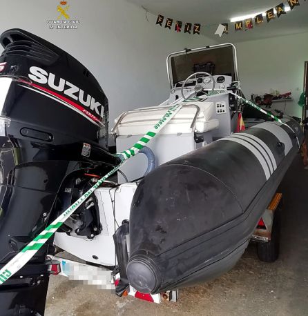 Una de las embarcaciones decomisadas. Una de las embarcaciones decomisadas.