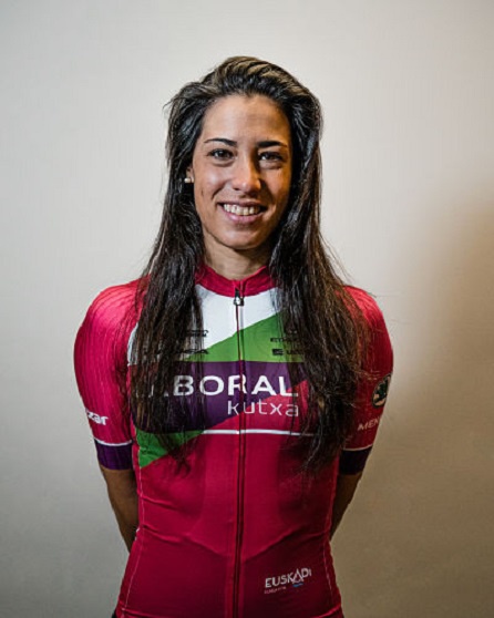 Tania Calvo con el maillot de su equipo Tania Calvo con el maillot de su equipo