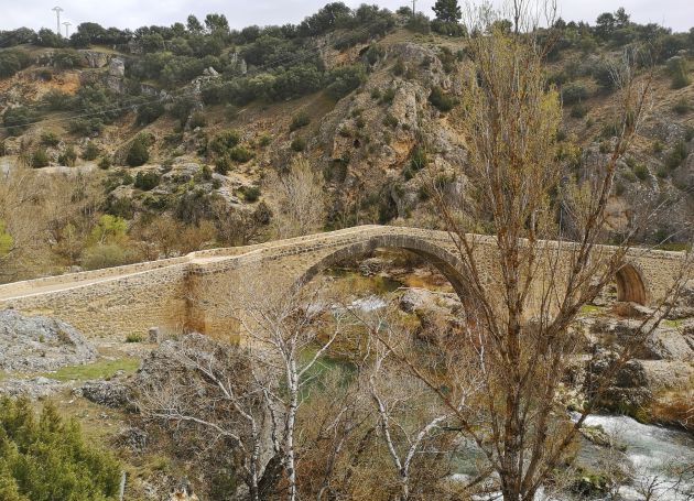 Puentre del Castellar, recientemente restaurado por la Diputación de Cuenca. Puentre del Castellar, recientemente restaurado por la Diputación de Cuenca.