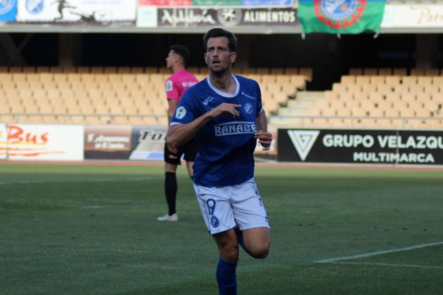 Máyor celebra el primer gol del partido Máyor celebra el primer gol del partido