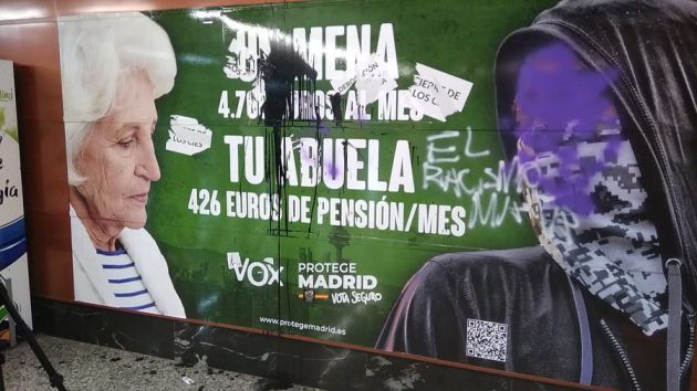 Cartel de Vox en la estación de Cercanías de Sol tras ser vandalizado. Cartel de Vox en la estación de Cercanías de Sol tras ser vandalizado.