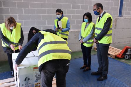 Ministra y Consejero presencian la recepción del nuevo lote de vacunas de la farmacéutica Pfizer llegado al Principado Ministra y Consejero presencian la recepción del nuevo lote de vacunas de la farmacéutica Pfizer llegado al Principado