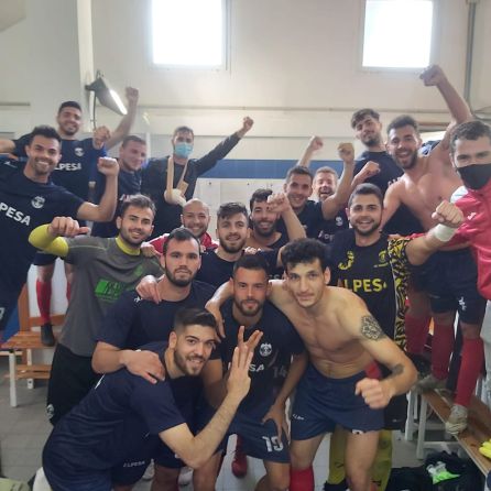 Los jugadores valleron celebran la vicotoria contra La Nucía Los jugadores valleron celebran la vicotoria contra La Nucía