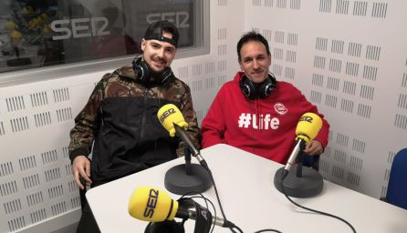 Manu Rivera, aka Dasel, a la izquierda, y Fermín López Nevado, o Cracksound, en los estudios de Radio Puertollano Cadena SER Manu Rivera, aka Dasel, a la izquierda, y Fermín López Nevado, o Cracksound, en los estudios de Radio Puertollano Cadena SER