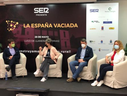 Mesa redonda con los alcaldes de Cabrales, Tineo y Lena. Mesa redonda con los alcaldes de Cabrales, Tineo y Lena.