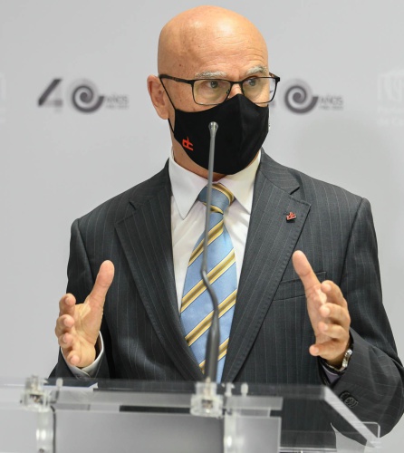 El Diputado del Común, Rafael Yanes, durante la presentación este miércoles del último informe de actividad del Organismo dependiente del Parlamento de Canarias El Diputado del Común, Rafael Yanes, durante la presentación este miércoles del último informe de actividad del Organismo dependiente del Parlamento de Canarias
