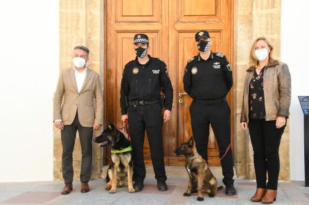 Unidad Canina, con Kosmo y Khalan. Unidad Canina, con Kosmo y Khalan.