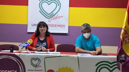 Momento de la Rueda de Prensa de IU, intervención de la portavoz Juana Cazorla Momento de la Rueda de Prensa de IU, intervención de la portavoz Juana Cazorla