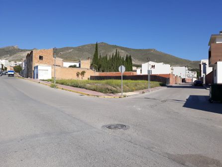 Solar donde se va a ubicar el Apeadero Municipal de Autobuses, esquina calle El Tejar con calle Málaga Solar donde se va a ubicar el Apeadero Municipal de Autobuses, esquina calle El Tejar con calle Málaga