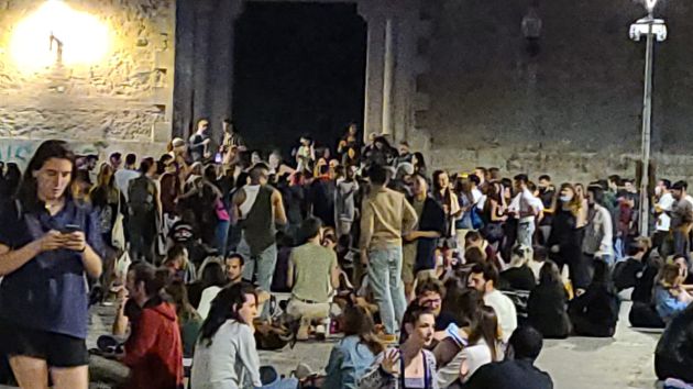 6.500 personas desalojadas de botellones en Barcelona en el final del toque de queda 6.500 personas desalojadas de botellones en Barcelona en el final del toque de queda
