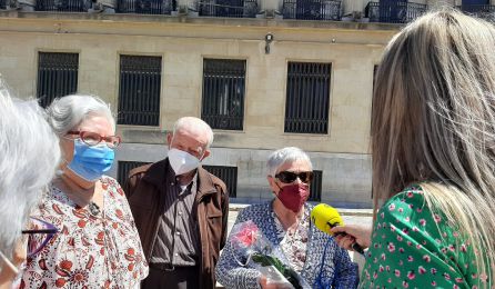 "Hoy por Hoy Huelva" en directo desde la Plaza de las Monjas. Especial homenaje a las personas mayores "Hoy por Hoy Huelva" en directo desde la Plaza de las Monjas. Especial homenaje a las personas mayores