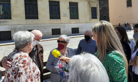 Hoy por Hoy Huelva en directo desde la Plaza de las Monjas (Huelva). Especial dedicado a las personas mayores Hoy por Hoy Huelva en directo desde la Plaza de las Monjas (Huelva). Especial dedicado a las personas mayores