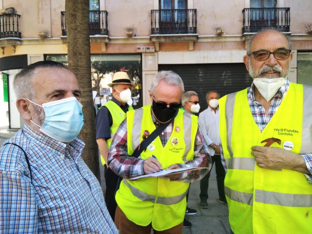 Miembros del colectivo Yayoflautas de Córdoba Miembros del colectivo Yayoflautas de Córdoba