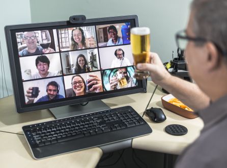 Una videollamada con aperitivo Una videollamada con aperitivo