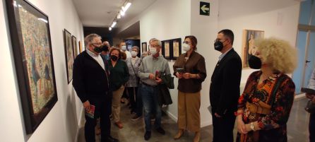 Marcelino Sánchez comenta los detalles de la exposición con la comisaria y el hijo de la artista Marcelino Sánchez comenta los detalles de la exposición con la comisaria y el hijo de la artista