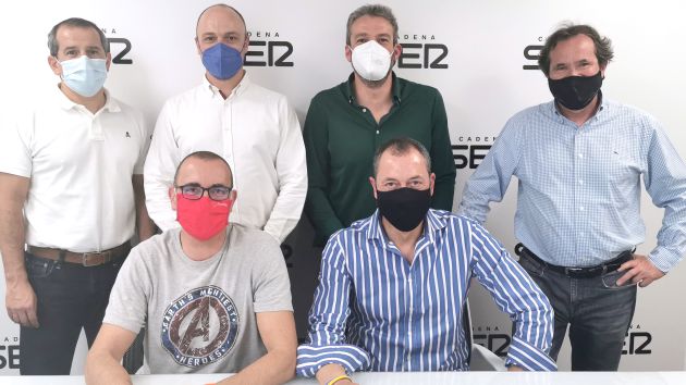 De derecha a izquierda: (sentados) José Albero y Juanfran García, (de pie) José Manuel Albentosa, Diego Tomás, Goyo Sánchez y Carlos Arcaya De derecha a izquierda: (sentados) José Albero y Juanfran García, (de pie) José Manuel Albentosa, Diego Tomás, Goyo Sánchez y Carlos Arcaya