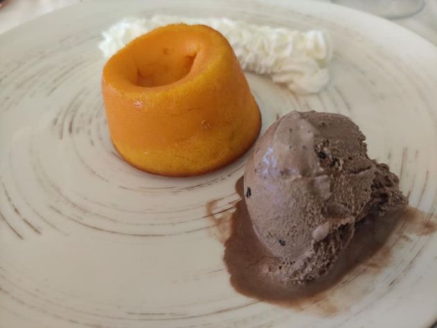 Coulant de naranja con helado de chocolate Coulant de naranja con helado de chocolate