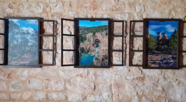 El edificio incluye una oficina de turismo de la comarca de la Serranía Baja y la Manchuela de Cuenca. El edificio incluye una oficina de turismo de la comarca de la Serranía Baja y la Manchuela de Cuenca.