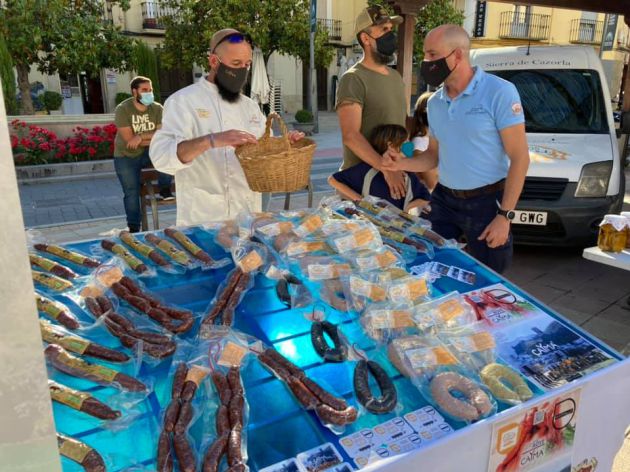 Los hermanos Carrasco muestran los embutidos tradicionales y AOVES de producción propia Los hermanos Carrasco muestran los embutidos tradicionales y AOVES de producción propia