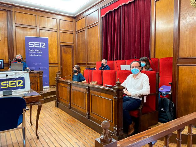 El salón de plenos del Ayuntamiento de Alcoy ha acogido el debate del ecuador de legislatura El salón de plenos del Ayuntamiento de Alcoy ha acogido el debate del ecuador de legislatura