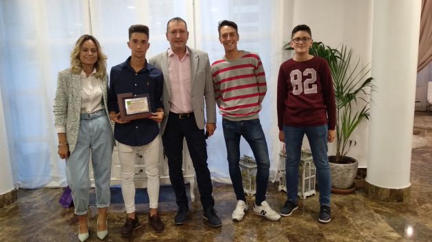 La familia de Adrián forman una piña en torno al jóven atleta La familia de Adrián forman una piña en torno al jóven atleta