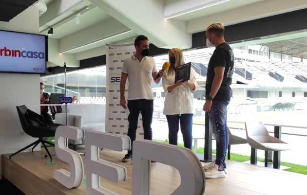 Álex Gallar recibe el premio al Mejor Jugador de Maslife Álex Gallar recibe el premio al Mejor Jugador de Maslife