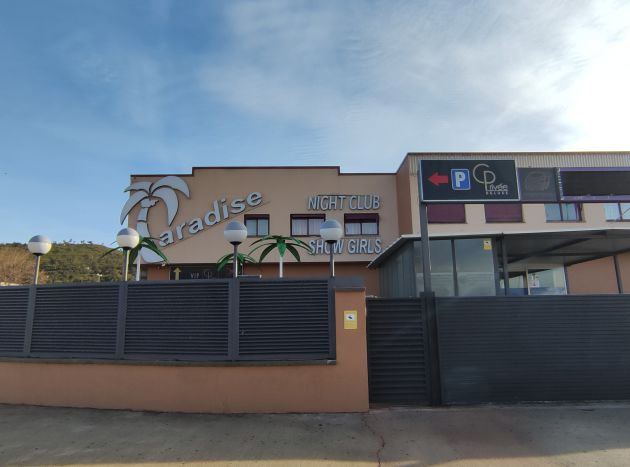 La prostitució ha buscat sortida a les carreteres, pisos i en el cibersexe La prostitució ha buscat sortida a les carreteres, pisos i en el cibersexe